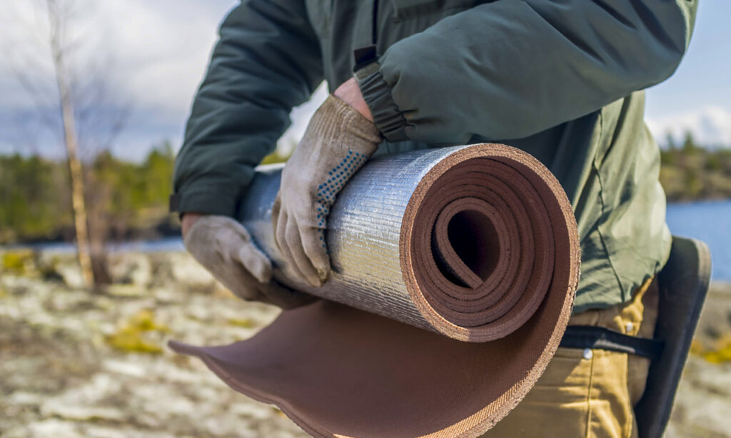 Uppblåsbart vs skumgummi: Vilket liggunderlag passar dig bäst?